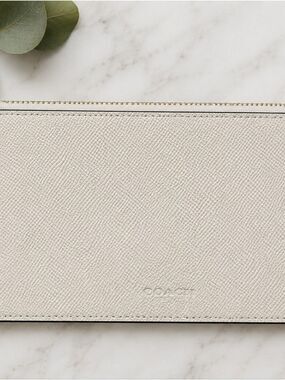 Coach Corner Zip Wristlet Pebbled Leather Cream Ivory